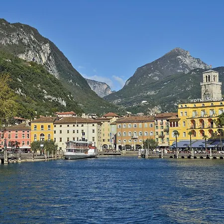 Amazing In Puegnago Sul Garda With Kitchen * Raffa
