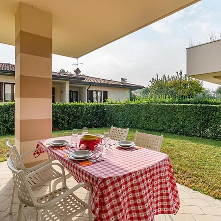 Amazing In Puegnago Sul Garda With Kitchen Raffa