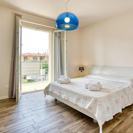 Semesterbostad Amazing In Puegnago Sul Garda With Kitchen Raffa